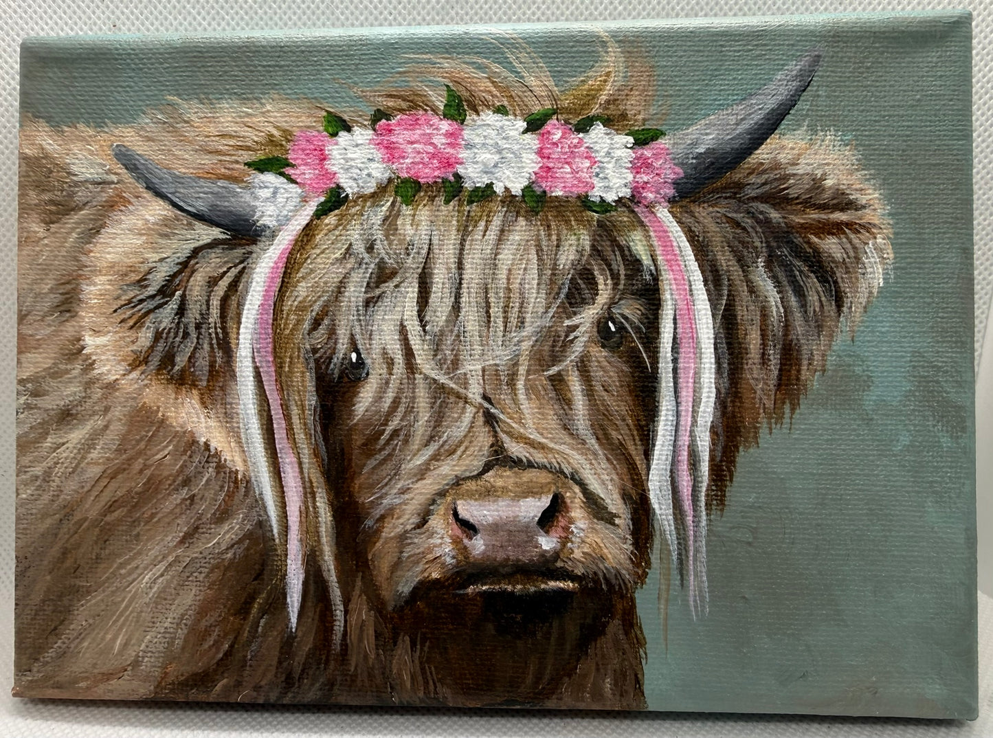 7 x 5 Inch Scottish Highland Cow with Pink and White Garland