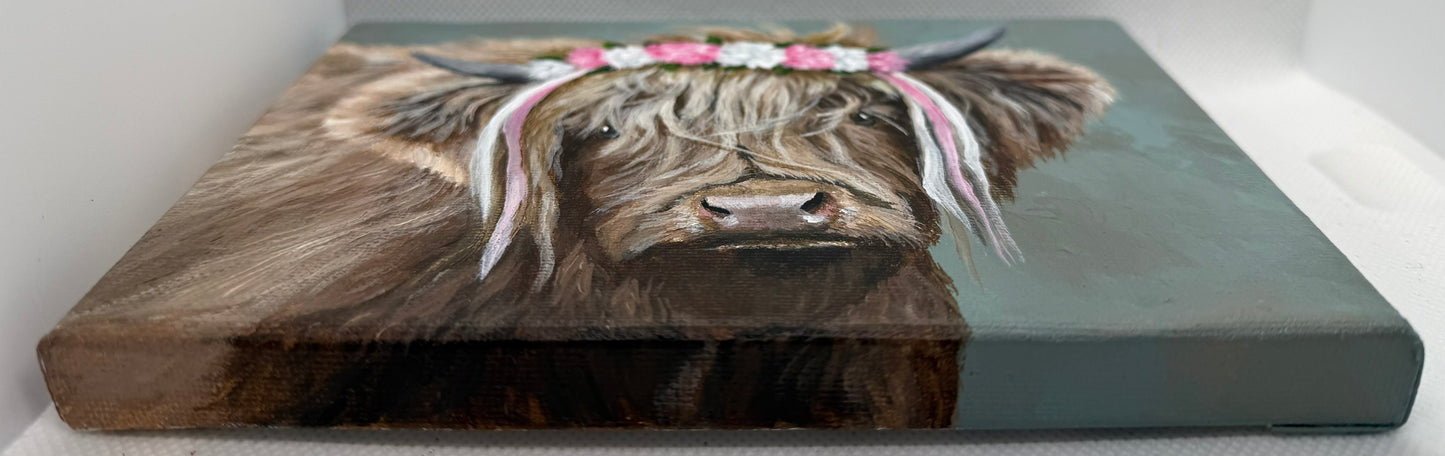 7 x 5 Inch Scottish Highland Cow with Pink and White Garland