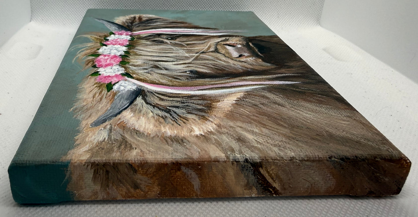 7 x 5 Inch Scottish Highland Cow with Pink and White Garland