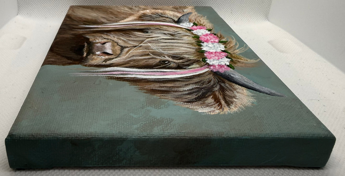 7 x 5 Inch Scottish Highland Cow with Pink and White Garland